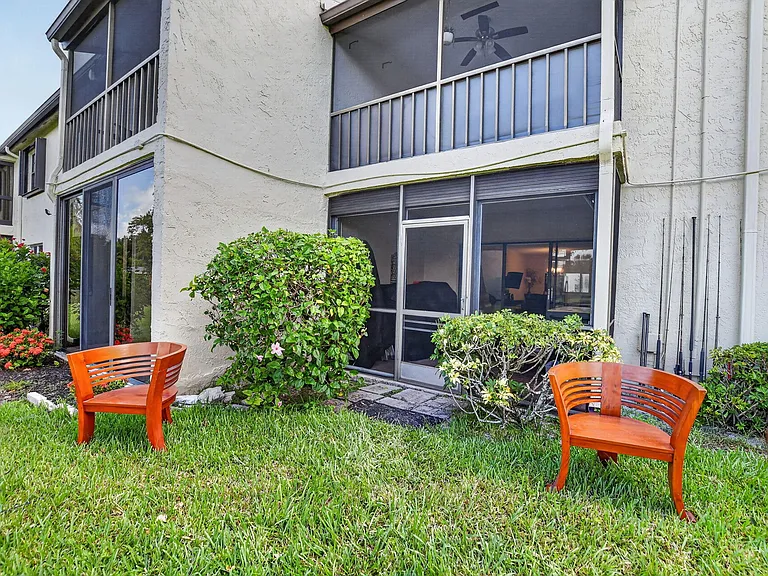 21211 Lago Cir #C — Photo 31
