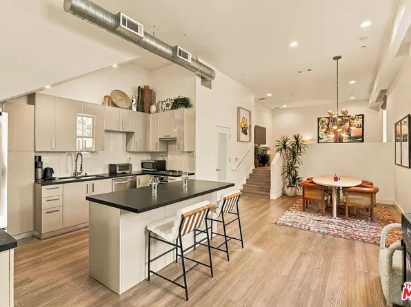 8703 W West Knoll Dr Unit 104, West Hollywood, CA 90069