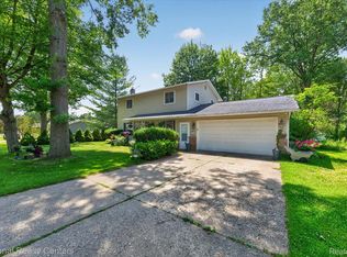 9472 Lakepointe Blvd, Algonac, MI 48001