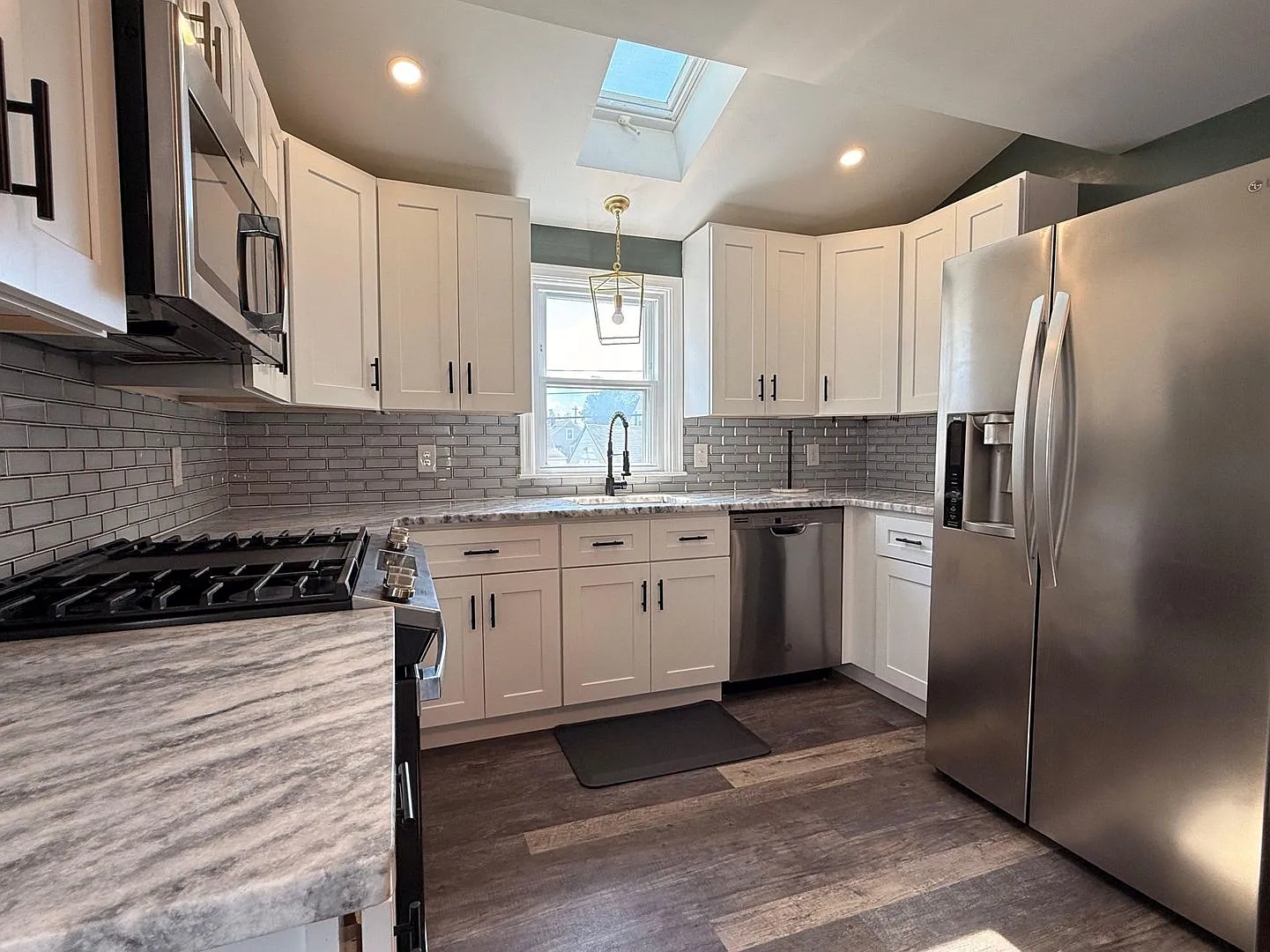 Single Family 4 Bed - Aston — Photo 2