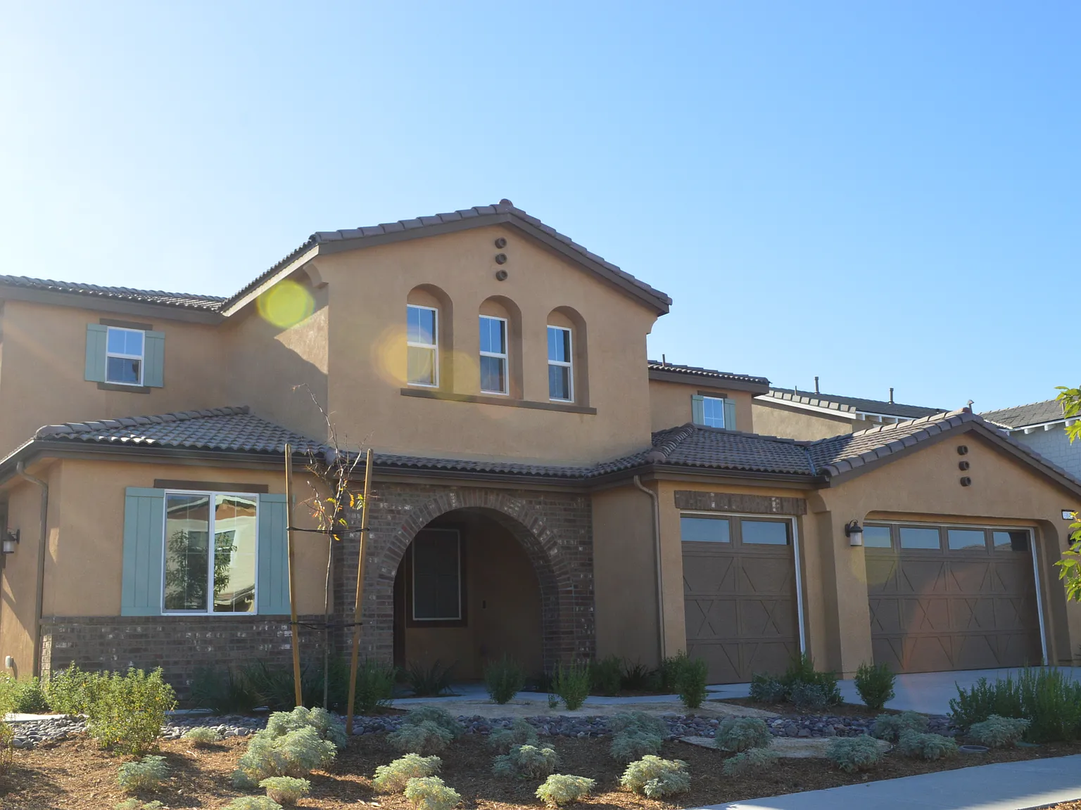 6 bed, 4121 sqft, $5,800 — Photo 1