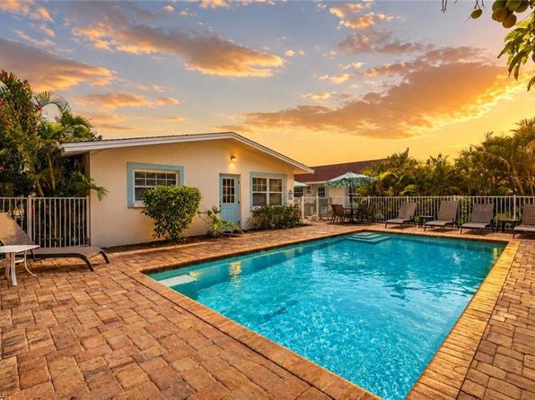 563 105th AVE N, NAPLES, FL 34108