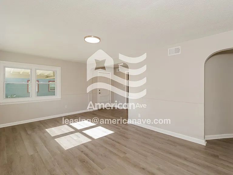 1722355_005_living_room_13688217.jpg