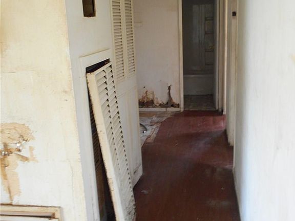 5th image of 222 Galewood Dr