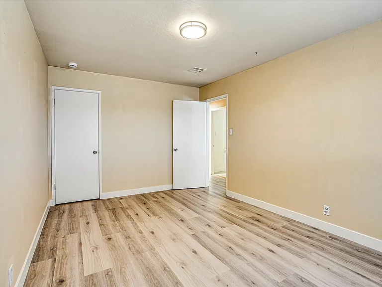 451 Wilshire Ave — Photo 13