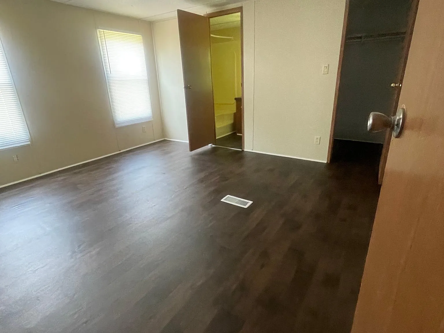 3 bed, $995 — Photo 4