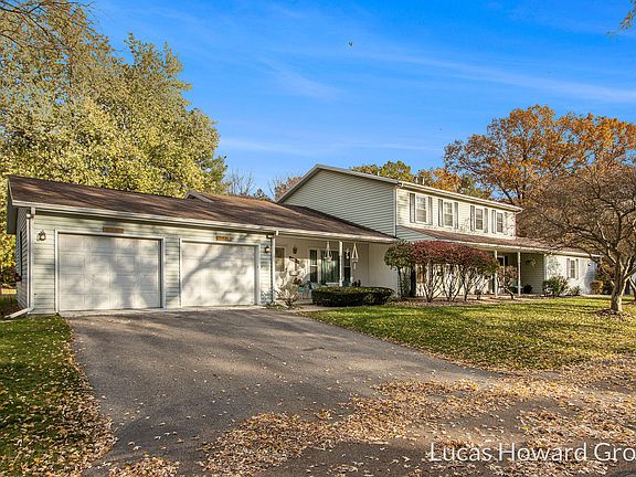 2nd image of 10215 Foxhollow Ct