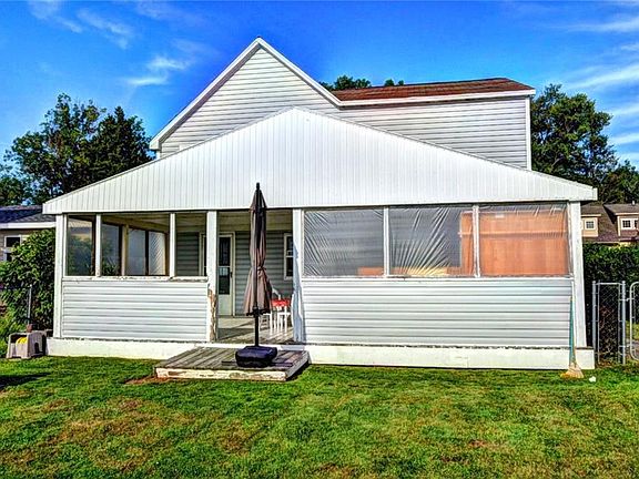 3rd image of 3017 Jamestown Ave
