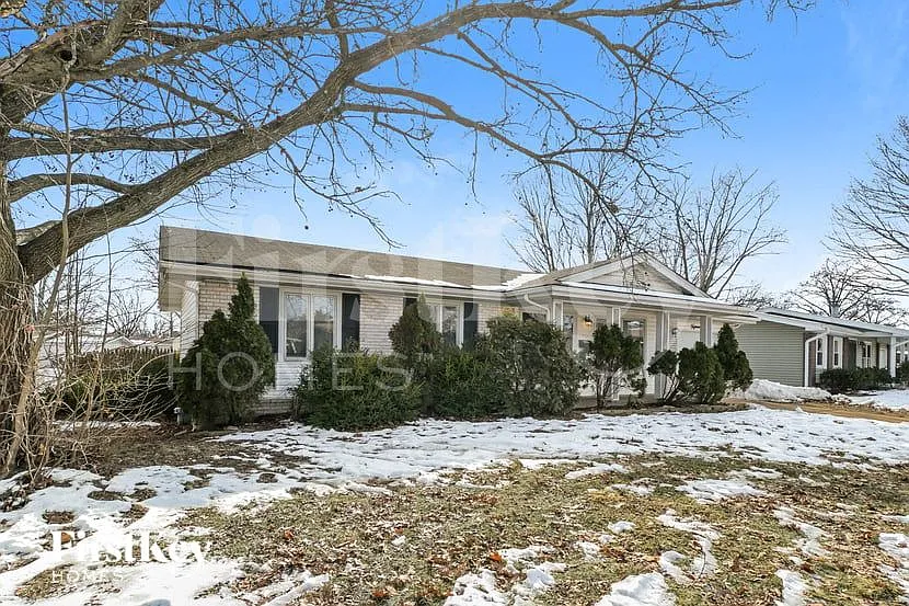 3 bed, 1.5 bath, 1025 sqft, $1,825 — Photo 2