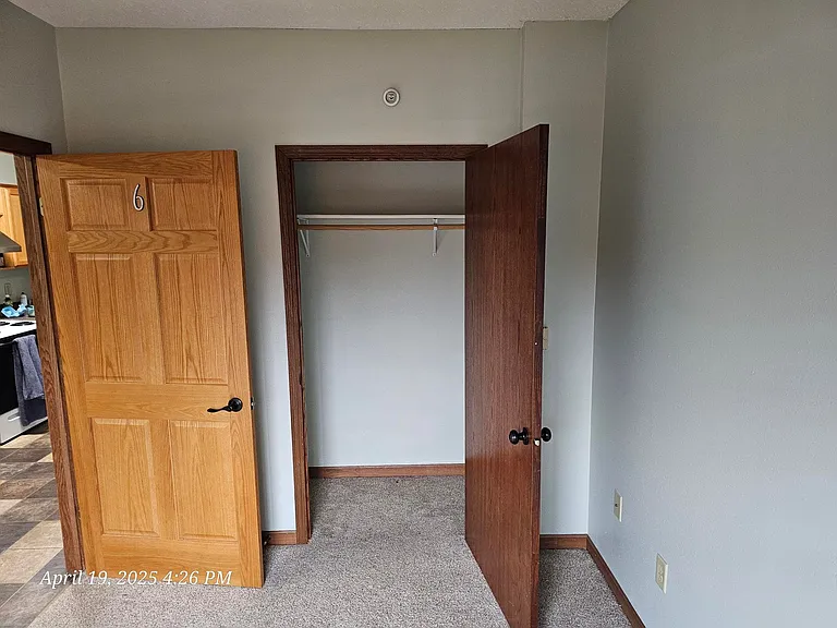 615 S Chestnut St #UPSTAIRS UNITS — Photo 6