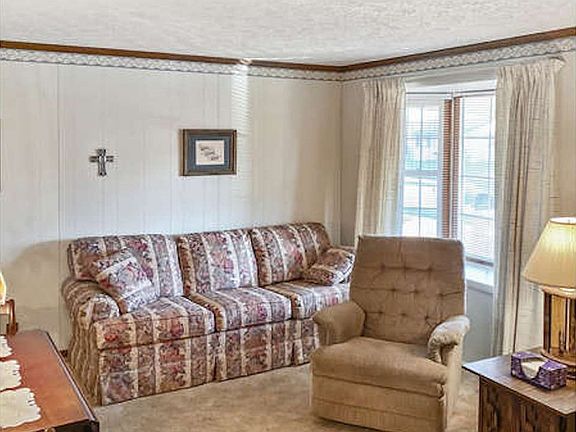 3rd image of 408 Outer Dr