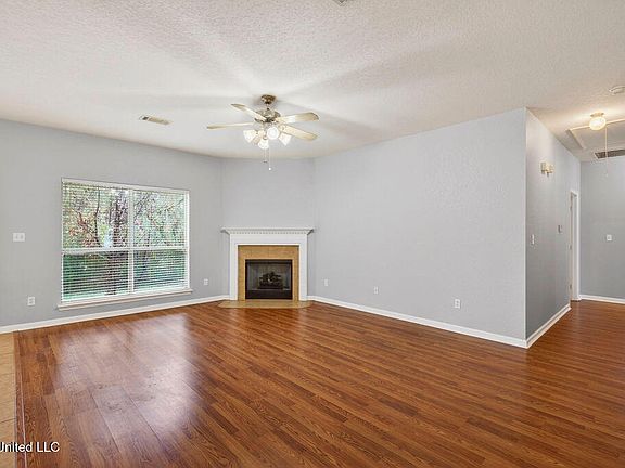 5th image of 10277 English Manor Dr