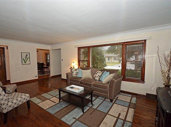 4th image of 10116 S Tripp Ave