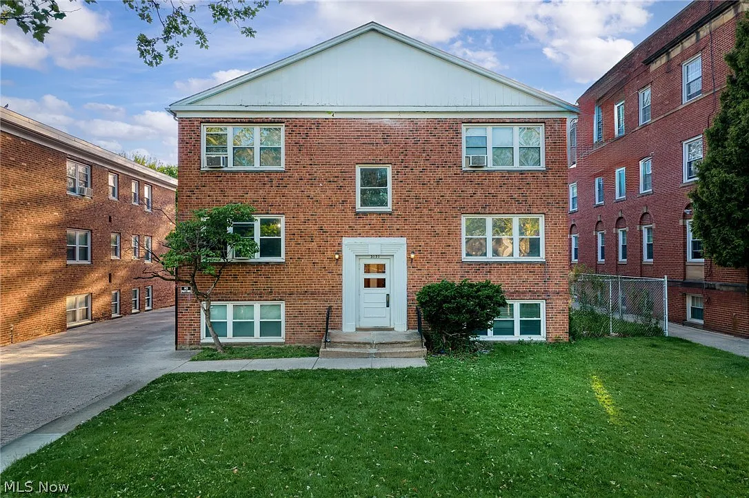 1 bed, 1.0 bath, $900 — Photo 1