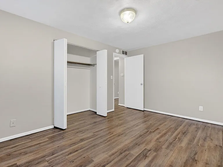 3629 N Leroy Ave — Photo 10