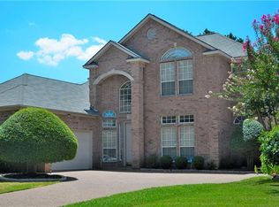 2122 Royal Dominion Ct, Arlington, TX 76006
