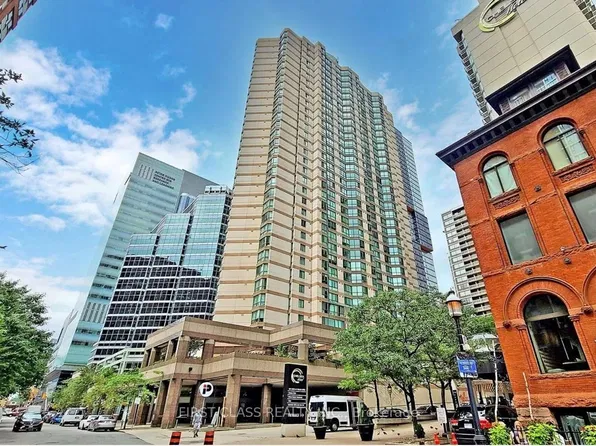 38 Elm St #611, Toronto, ON M5G 2K5