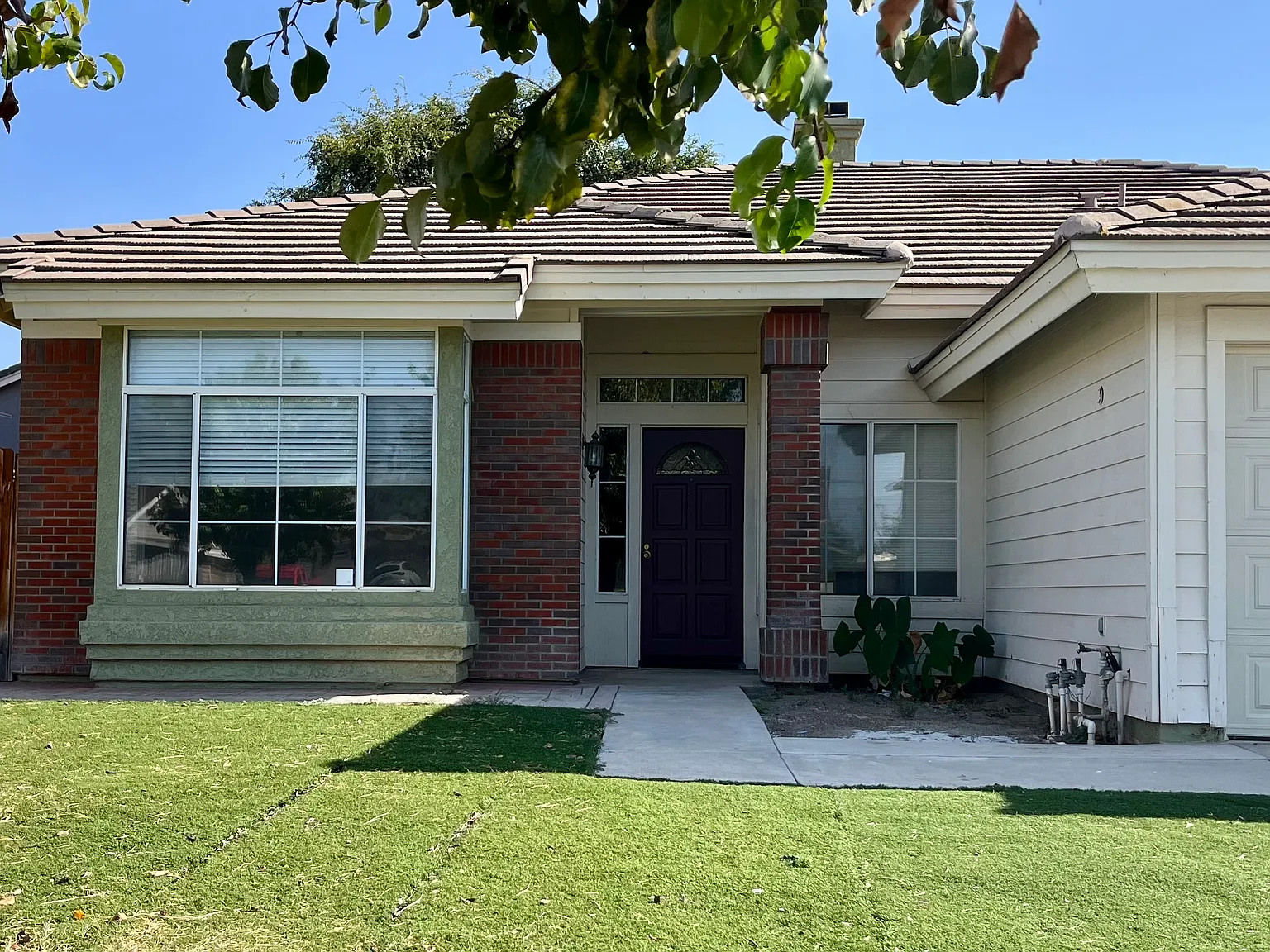 4 bed, 2165 sqft, $3,300 — Photo 3