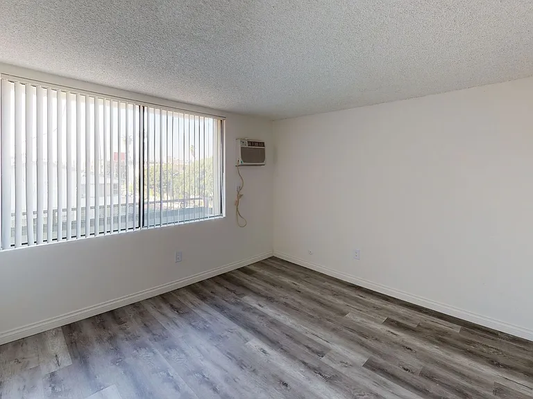 5th Street Apartments — Photo 23