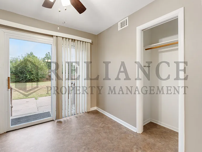 2310 S Vine St — Photo 16