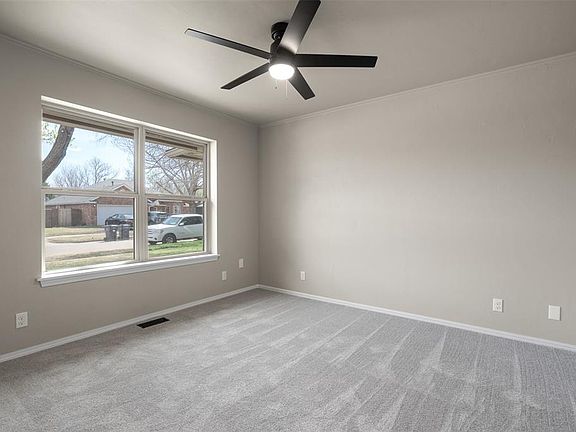4th image of 18321 English Oak Ln
