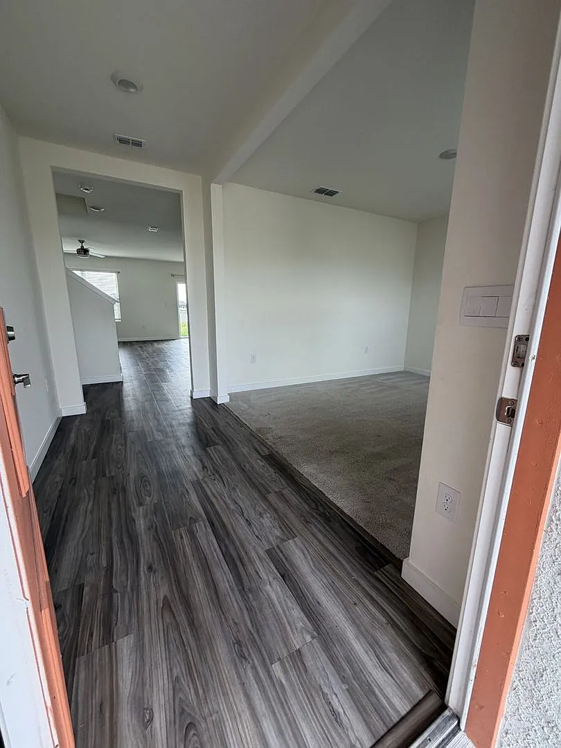 Building Photo - 421 Chayne Pl