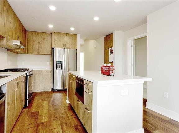 5th image of 1048 Monroe St #201