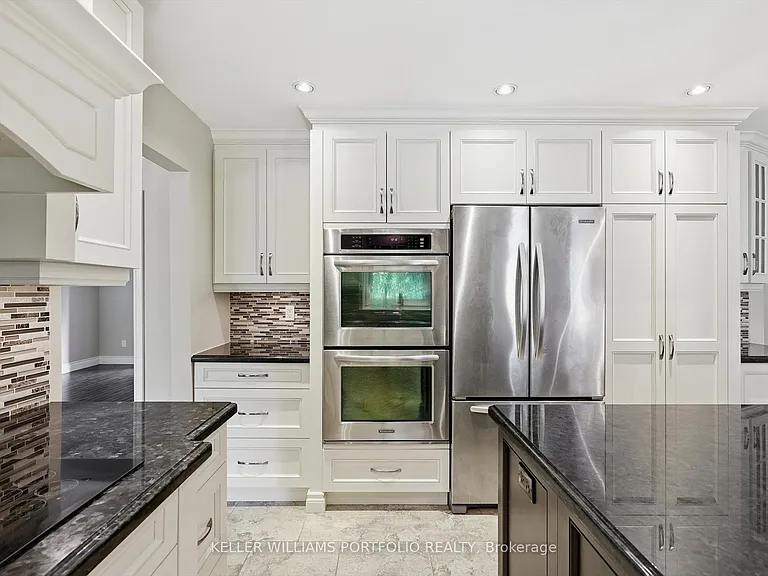 287 Royal Albert Ct — Photo 18