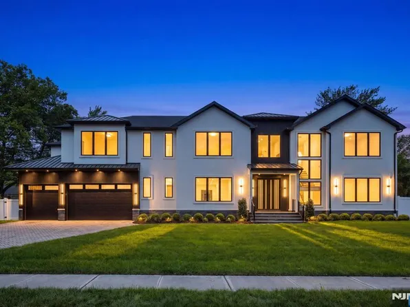 155 Truman Ter, Paramus, NJ 07652