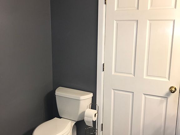 Bathroom #1 7’ 10” x 7’