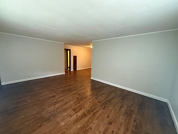 5th image of 2210 Ellen Dr