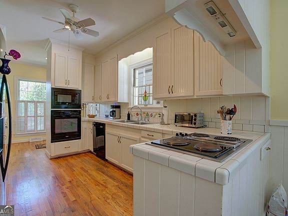 4th image of 8 Fieldwood Rd NE