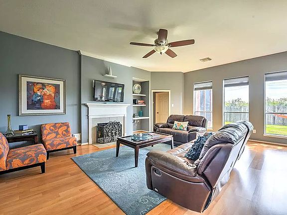 3rd image of 2818 Creek Bend Dr