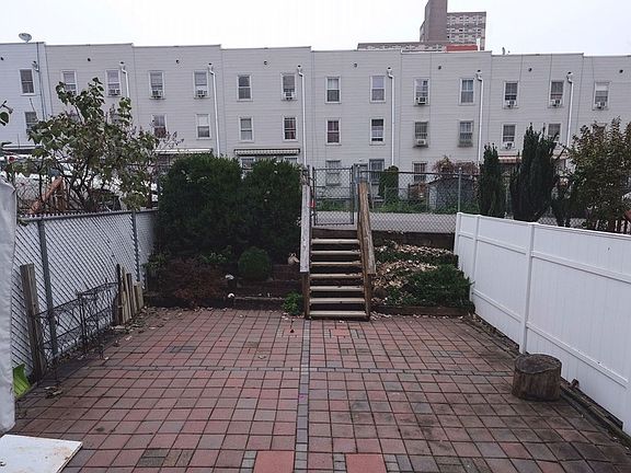 5th image of 209 S Oxford St #1