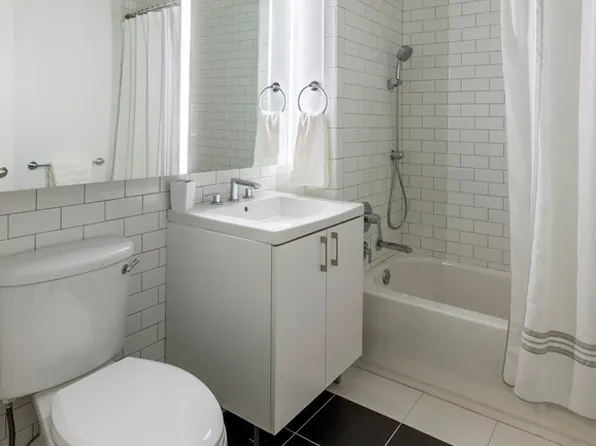 70 Pine Street image 4 of 24