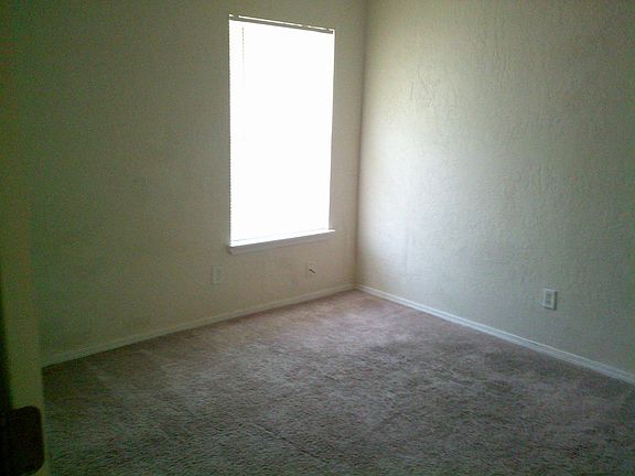 5th image of 1610 NW Columbia Ave APT B