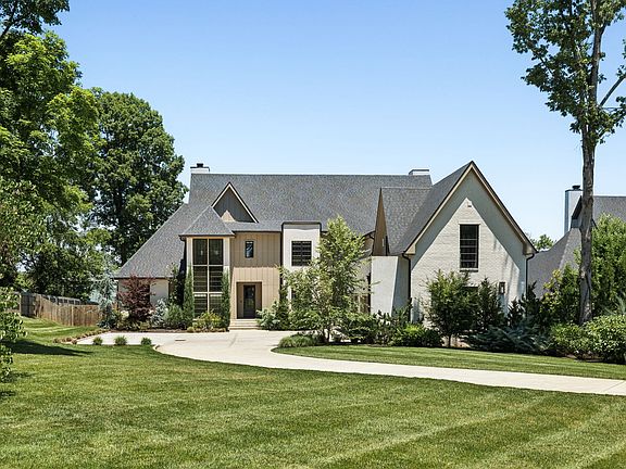 4th image of 3726 Woodlawn Dr