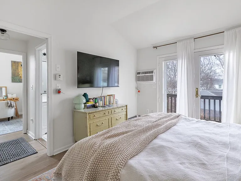 221 Meadows End Rd — Photo 9