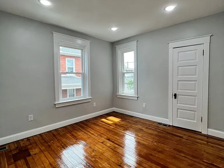 25 N Poplar St — Photo 15