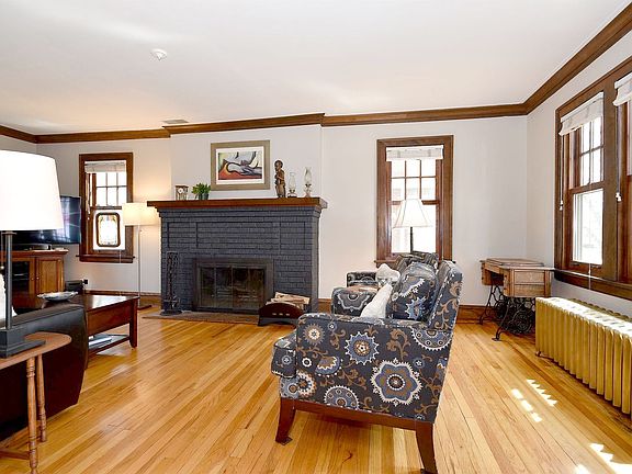 4th image of 846 N Elmwood Ave