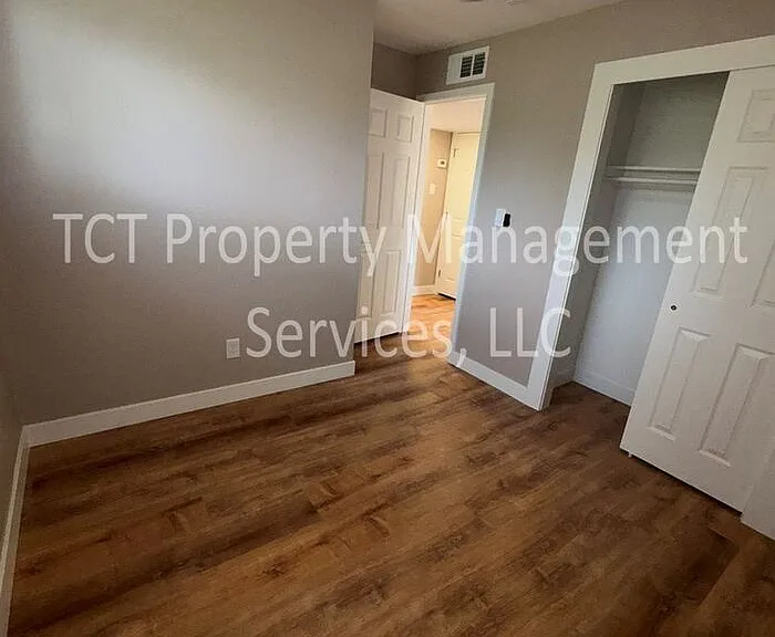 493 E Erie St #B — Photo 12