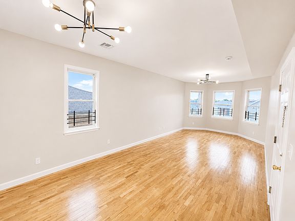 4th image of 137 Pennsylvania Ave Floor 3