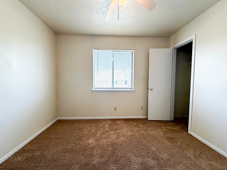 2607 Bluebonnet Dr — Photo 16