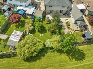 28 Uxbridge Cres, Kitchener, ON N2E2P8