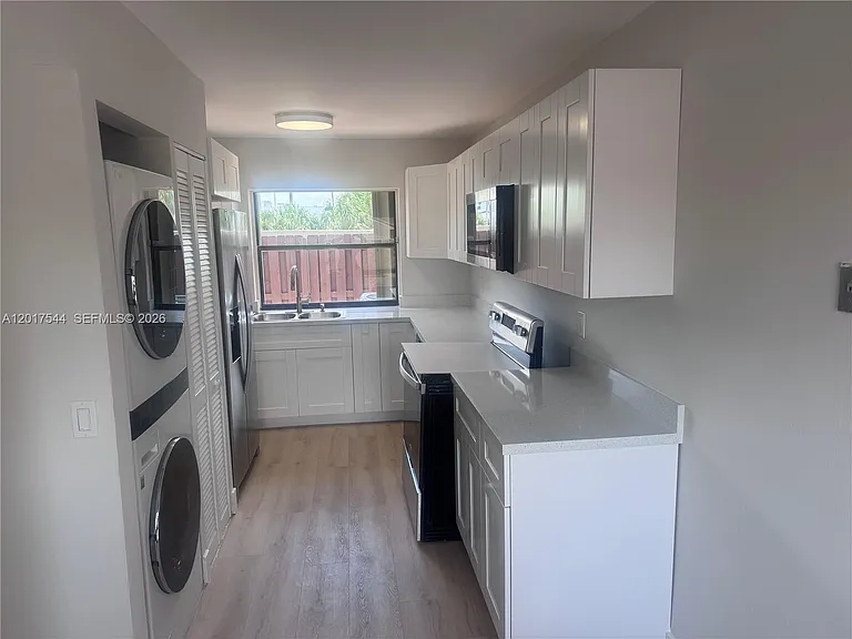 6532 NW 170th Ter — Photo 32