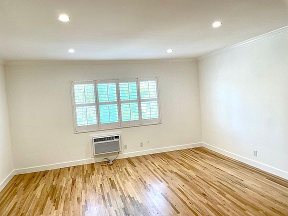 5th image of 14213 Moorpark St #14213