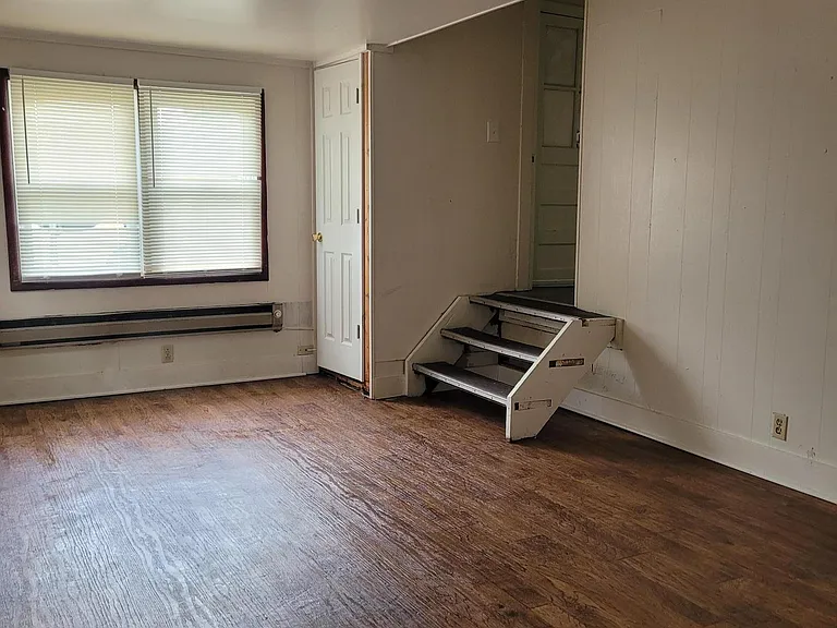 406 W Mill St — Photo 16