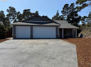 26 Coast Guard Rd, Florence, OR 97439
