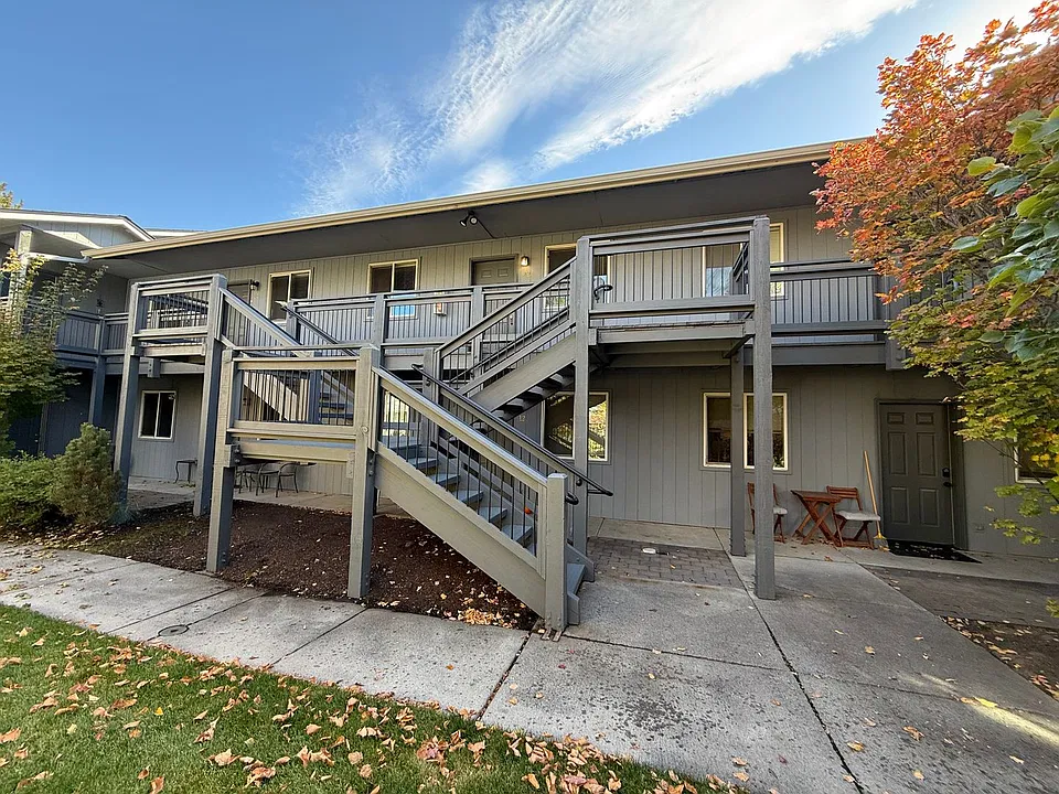 1031 SE 4th St #22