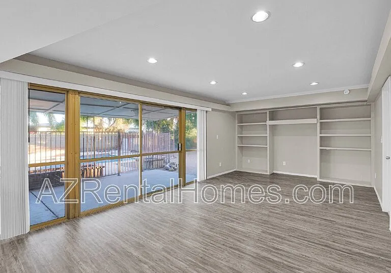 966 E La Jolla Dr — Photo 8
